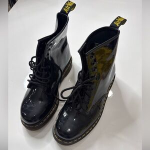 Dr. Martens Leather boots 1460  US M 9 /10 in Black Patent Lamper A070326